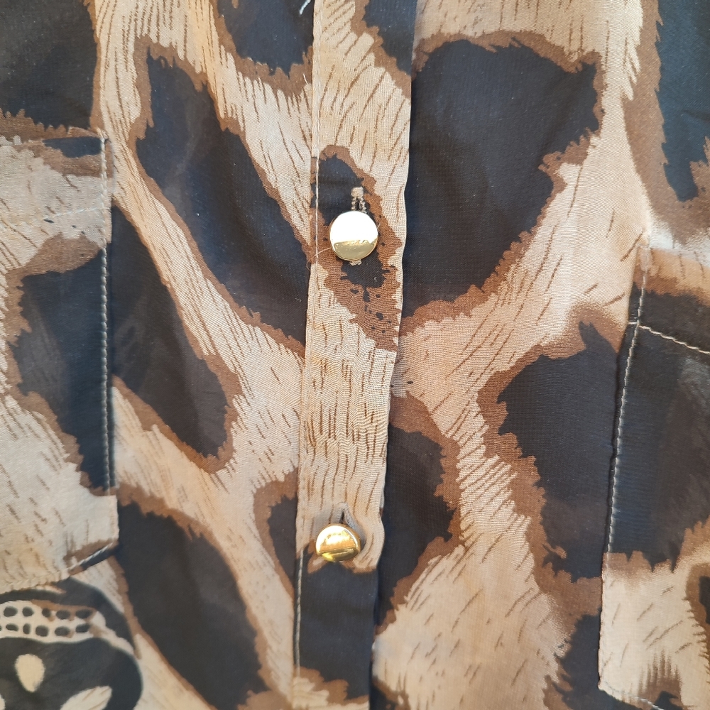 Urmoda Blouse With Gold Buttons And Spikes - Picture 3 of 9